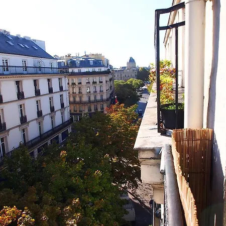 Lumineux Avec Balcon Au Coeur De * Paris