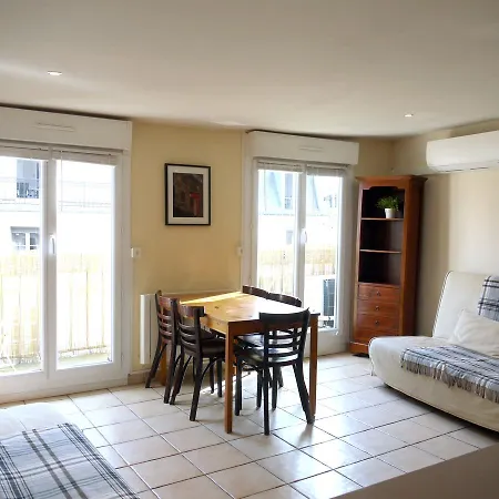 Lumineux Avec Balcon Au Coeur De Paris